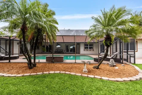 21 Whispering Oaks Circle West Palm Beach FL 33411