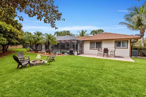 21 Whispering Oaks Circle West Palm Beach FL 33411