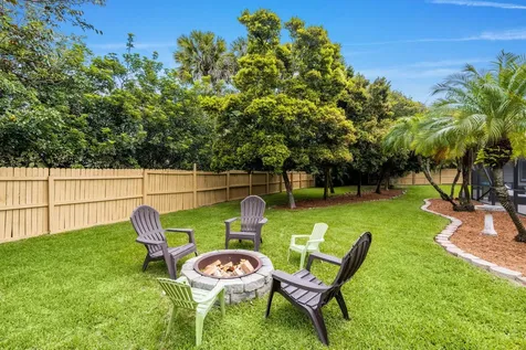 21 Whispering Oaks Circle West Palm Beach FL 33411