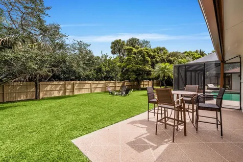 21 Whispering Oaks Circle West Palm Beach FL 33411