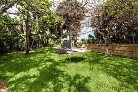 21 Whispering Oaks Circle West Palm Beach FL 33411