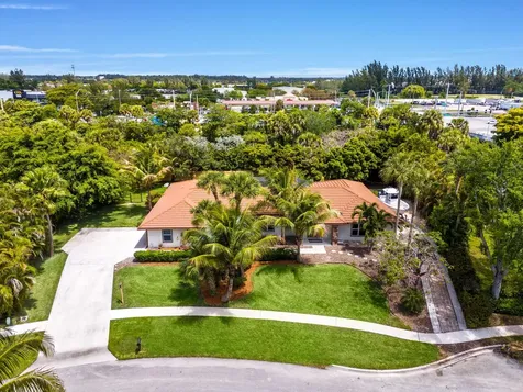21 Whispering Oaks Circle West Palm Beach FL 33411
