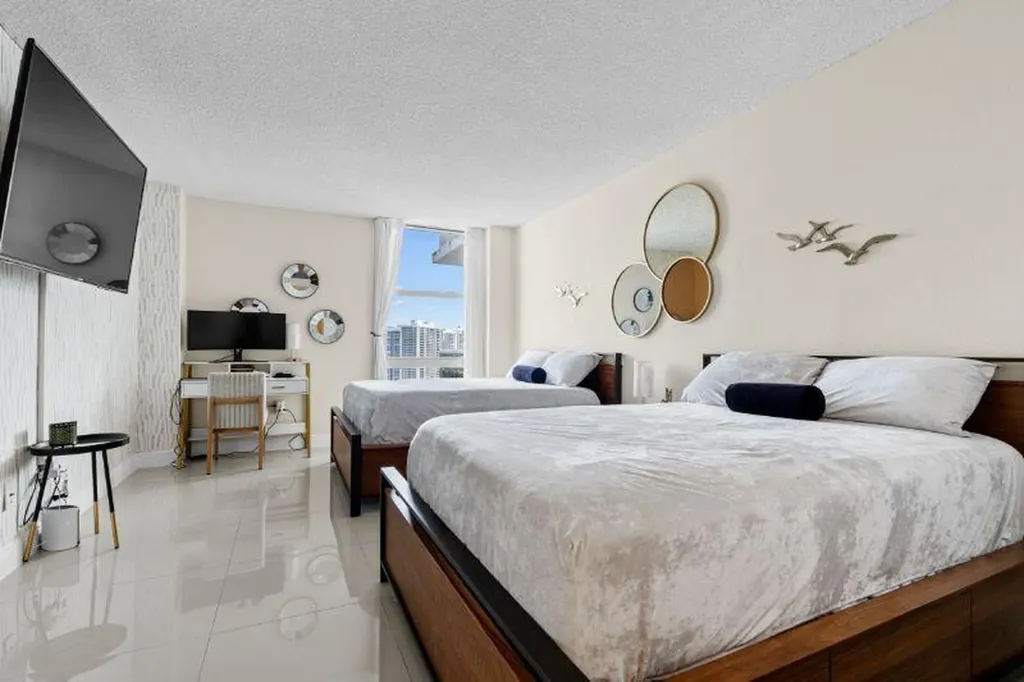 3675 N Country Club Drive Aventura FL 33180