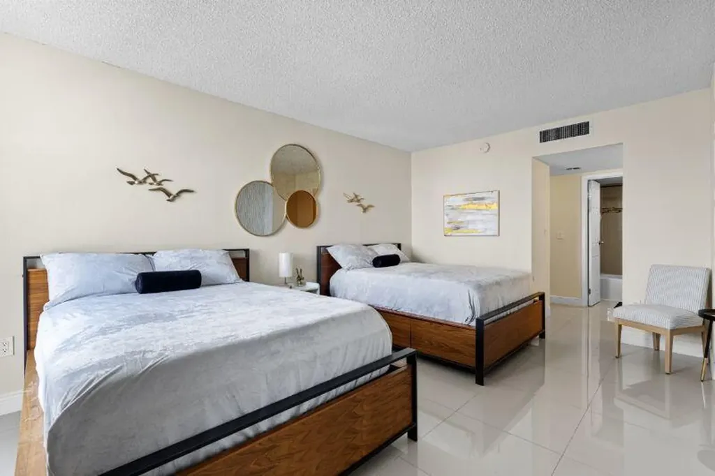 3675 N Country Club Drive Aventura FL 33180