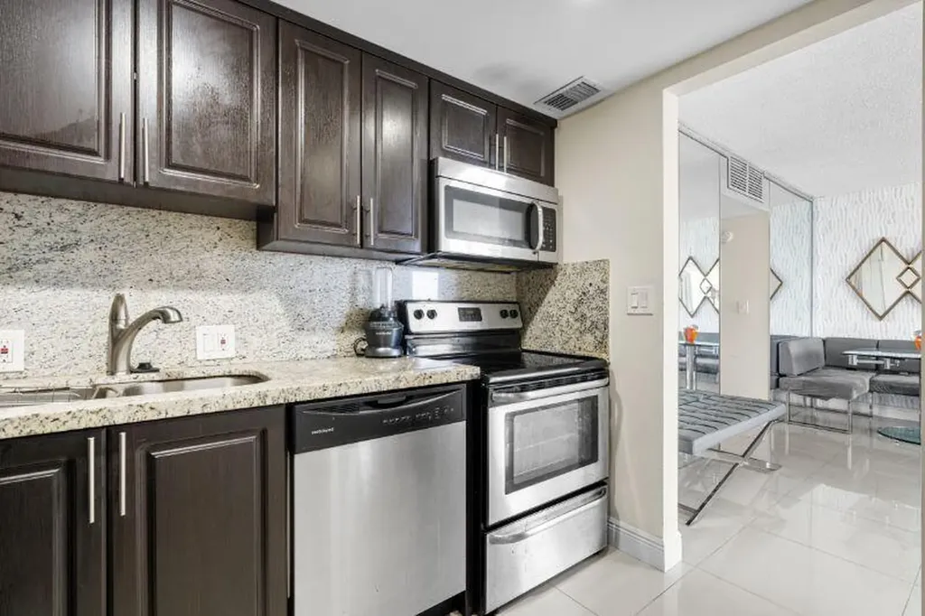 3675 N Country Club Drive Aventura FL 33180