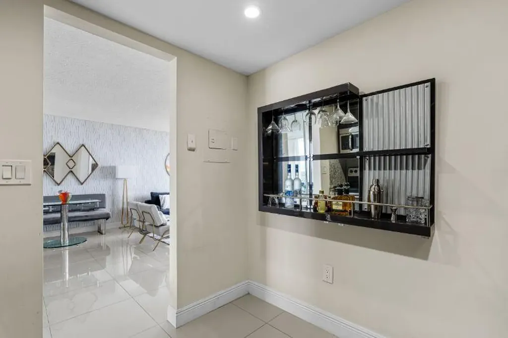 3675 N Country Club Drive Aventura FL 33180