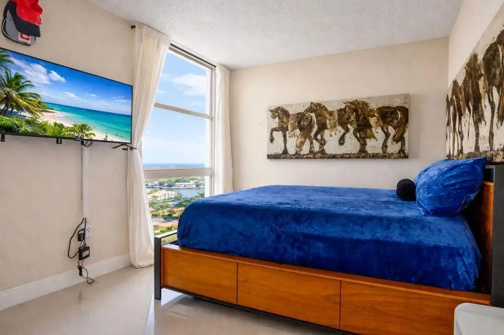 3675 N Country Club Drive Aventura FL 33180