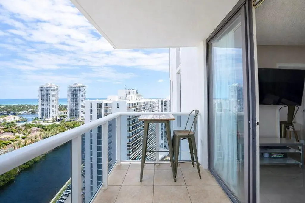 3675 N Country Club Drive Aventura FL 33180