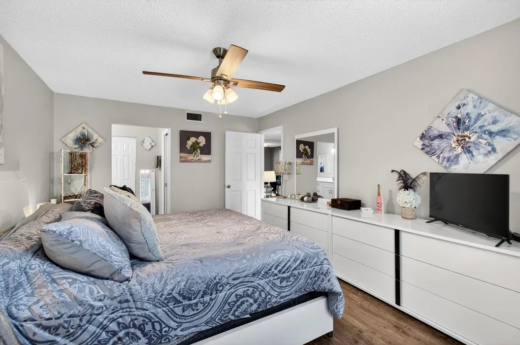 5550 Witney Drive Delray Beach FL 33484