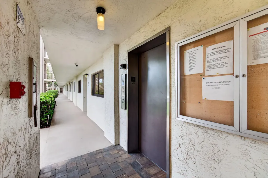 5550 Witney Drive Delray Beach FL 33484