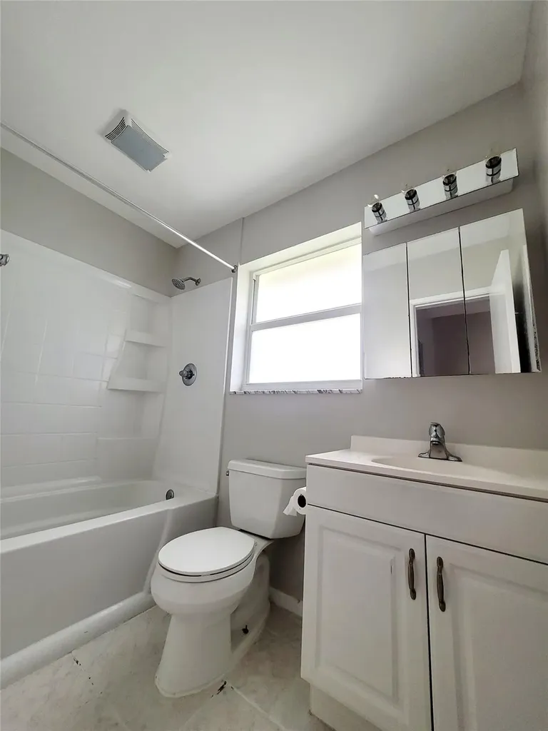 2120 NE 41st Street Lighthouse Point FL 33064