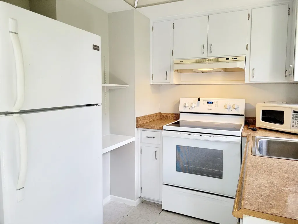 2120 NE 41st Street Lighthouse Point FL 33064