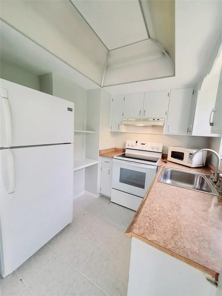 2120 NE 41st Street Lighthouse Point FL 33064