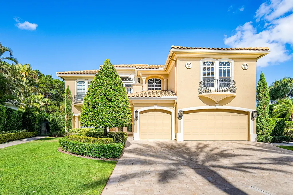 8927 Oakland Hills Drive Delray Beach FL 33446