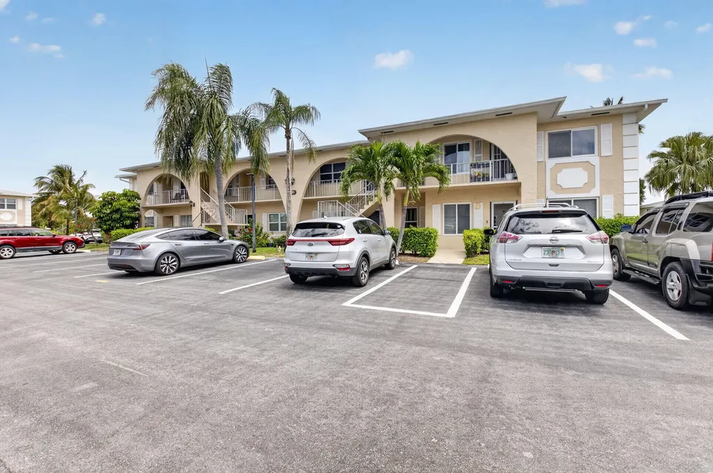 13765 Flora Place Delray Beach FL 33484