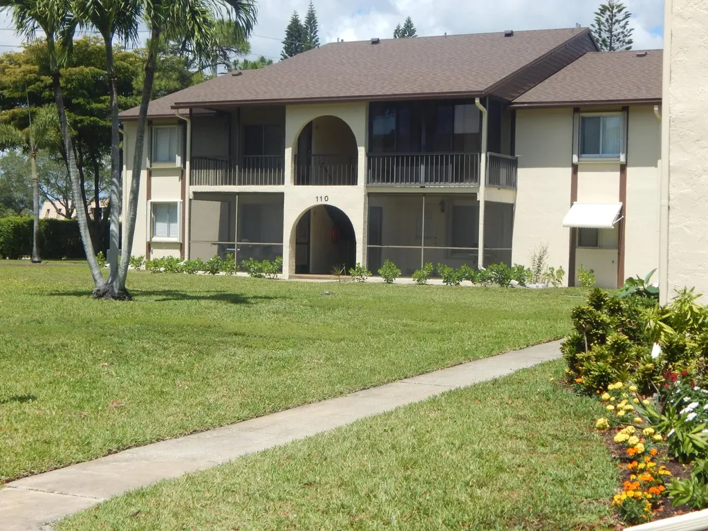 110 Lake Pine Circle Greenacres FL 33463