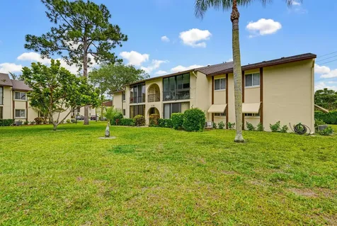 119 Lake Pine Circle Greenacres FL 33463