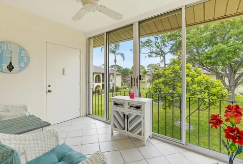 119 Lake Pine Circle Greenacres FL 33463