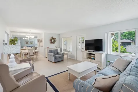 119 Lake Pine Circle Greenacres FL 33463