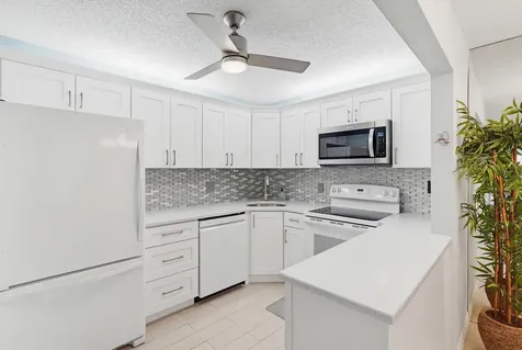119 Lake Pine Circle Greenacres FL 33463