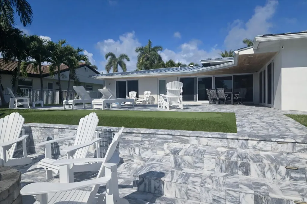 3910 NE 26th Avenue Lighthouse Point FL 33064