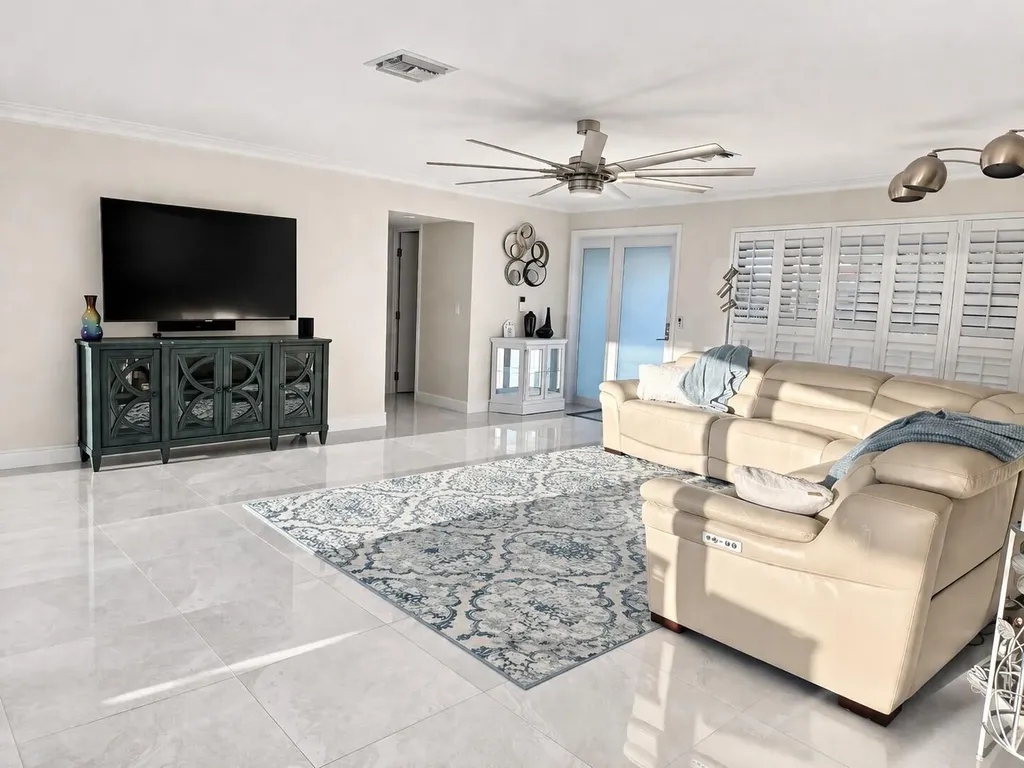 3910 NE 26th Avenue Lighthouse Point FL 33064