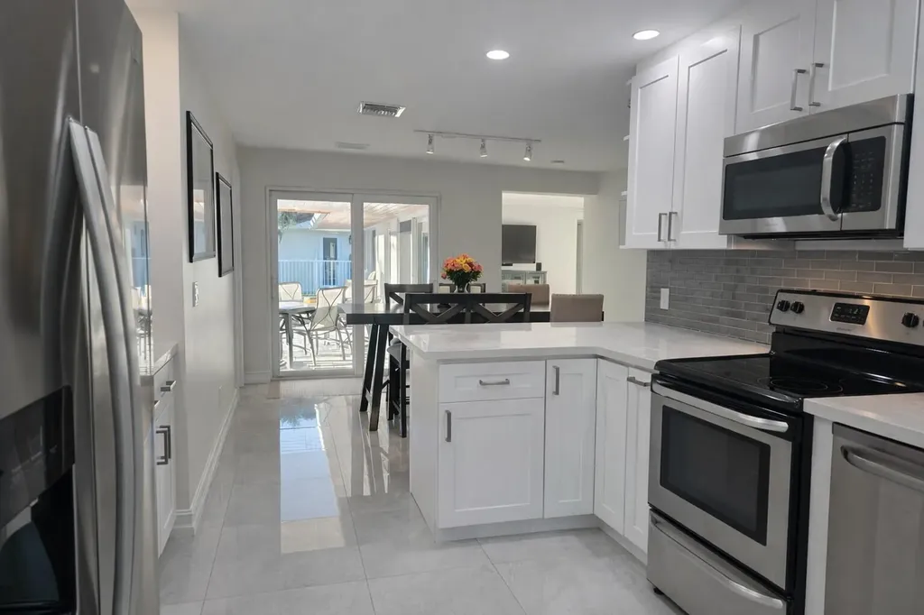 3910 NE 26th Avenue Lighthouse Point FL 33064