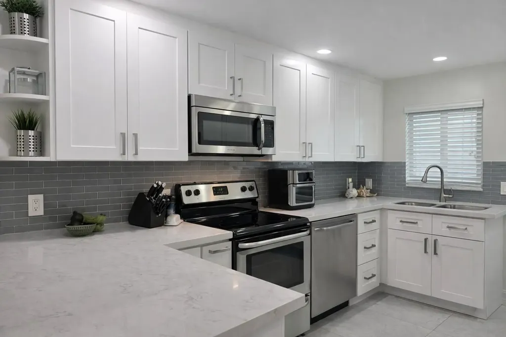 3910 NE 26th Avenue Lighthouse Point FL 33064