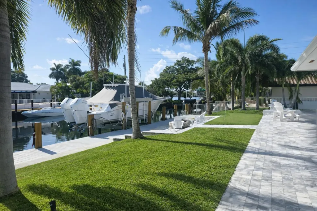 3910 NE 26th Avenue Lighthouse Point FL 33064