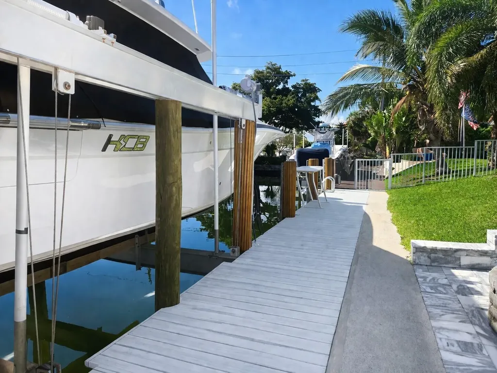 3910 NE 26th Avenue Lighthouse Point FL 33064