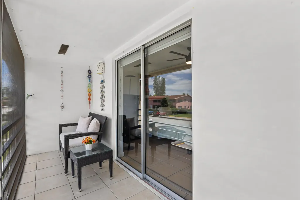 215 Sheffield I West Palm Beach FL 33417