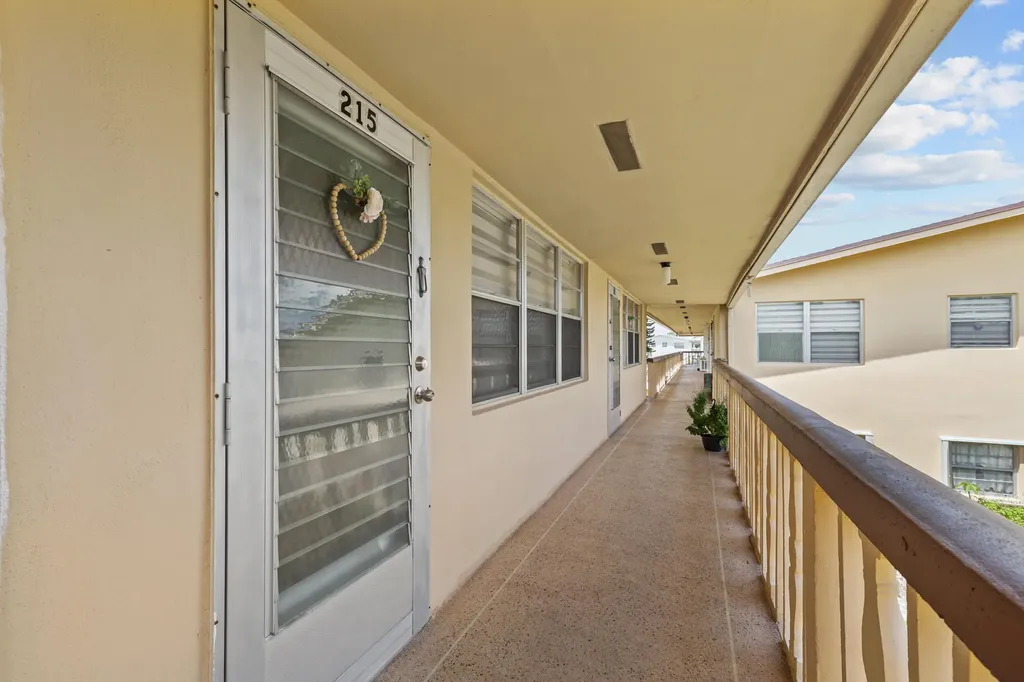 215 Sheffield I West Palm Beach FL 33417