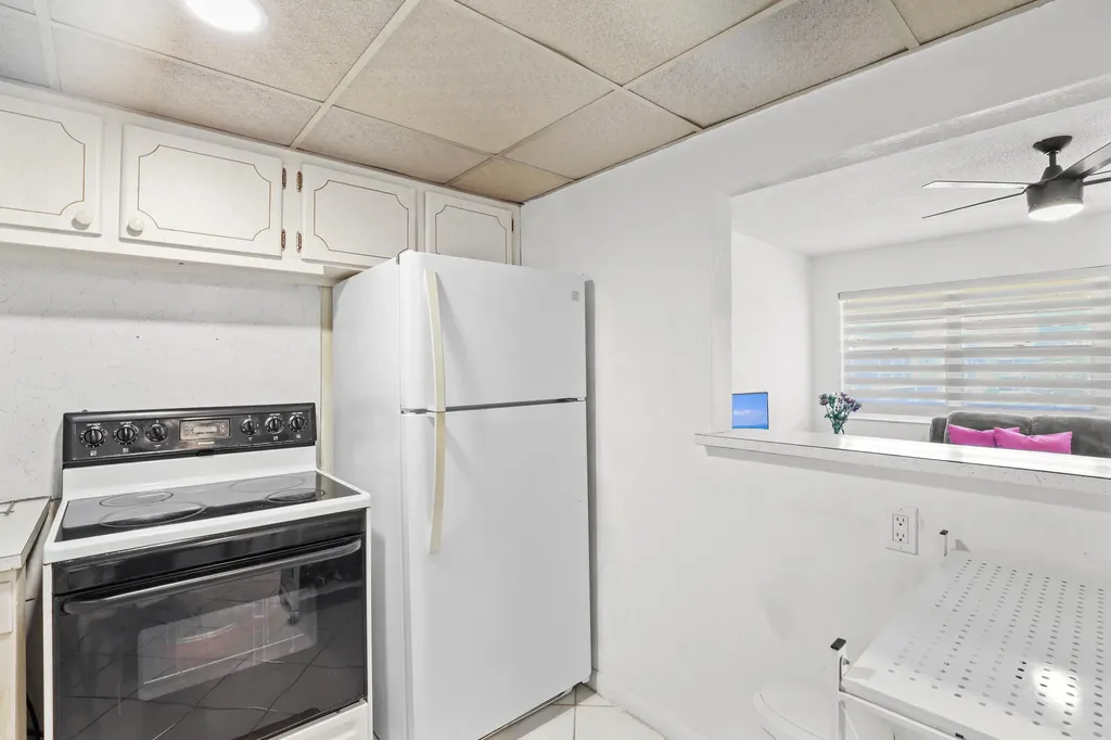 215 Sheffield I West Palm Beach FL 33417