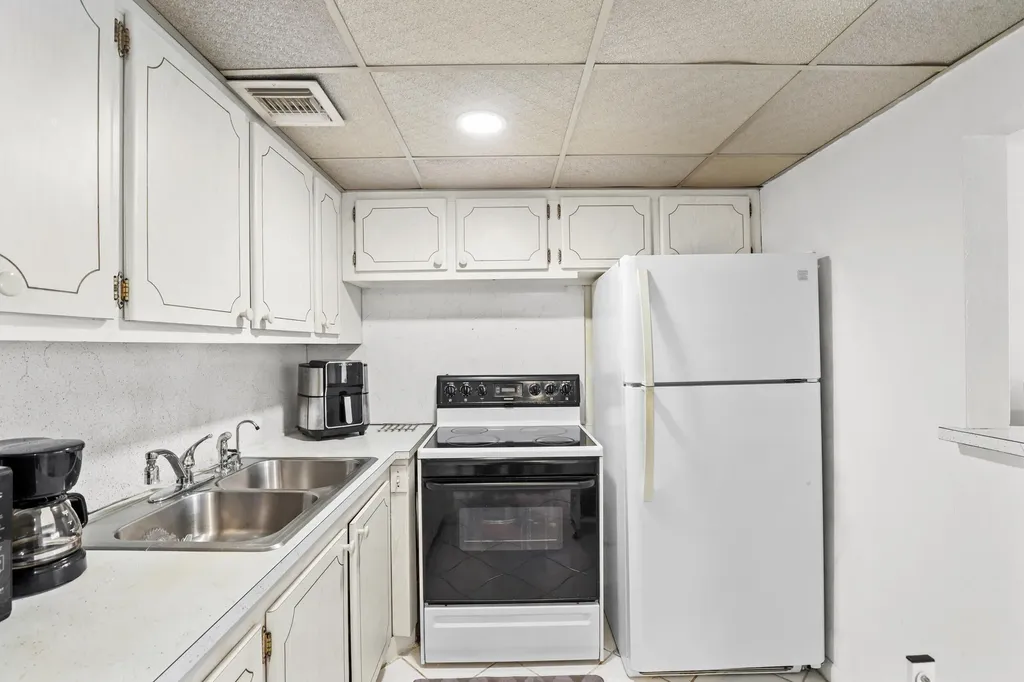 215 Sheffield I West Palm Beach FL 33417