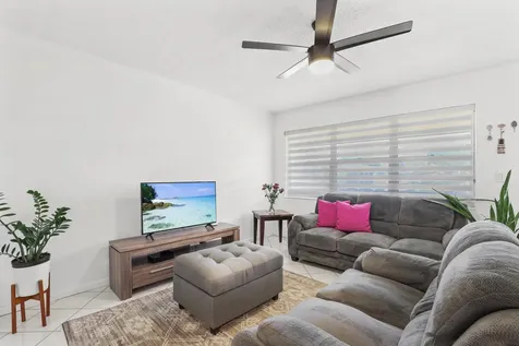 215 Sheffield I West Palm Beach FL 33417