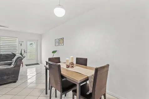 215 Sheffield I West Palm Beach FL 33417