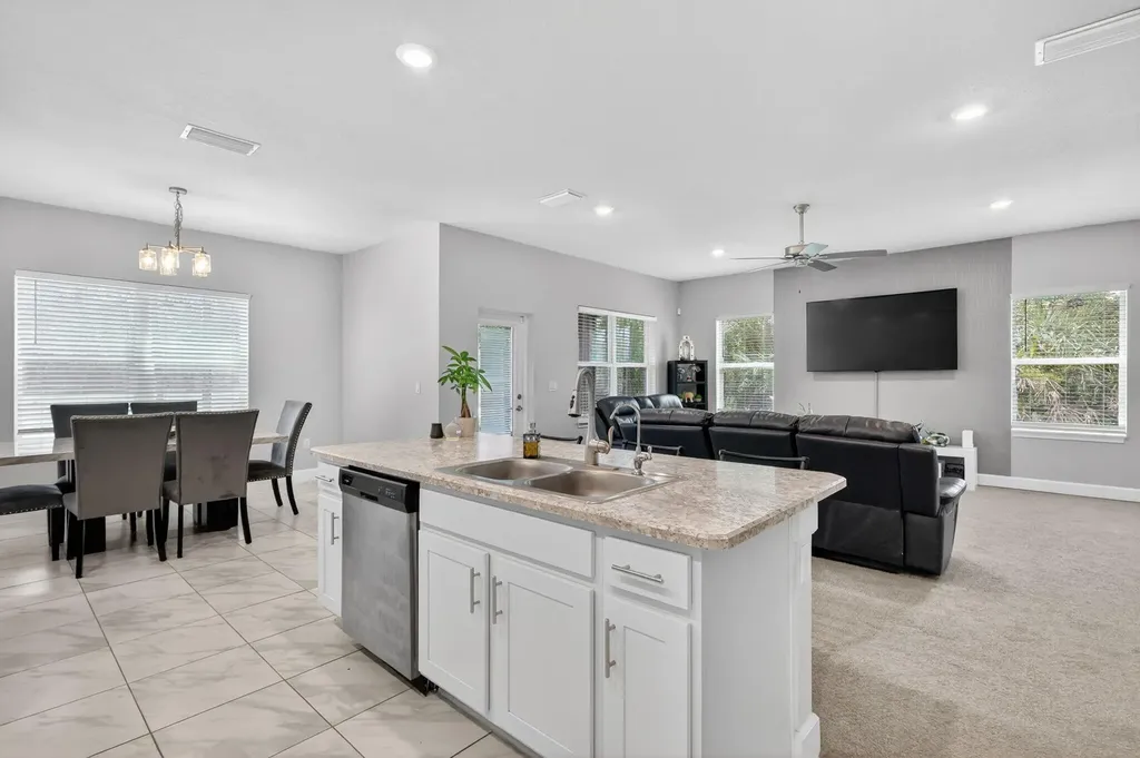 674 NE Turtleback Trail Port St Lucie FL 34983