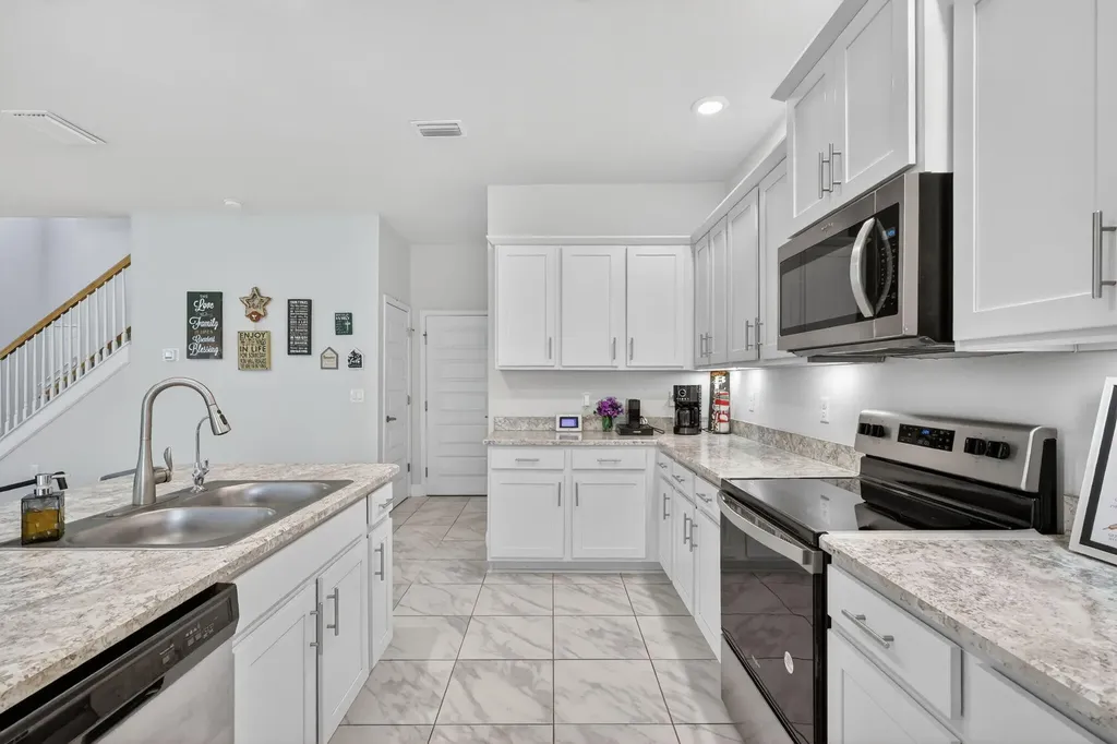 674 NE Turtleback Trail Port St Lucie FL 34983