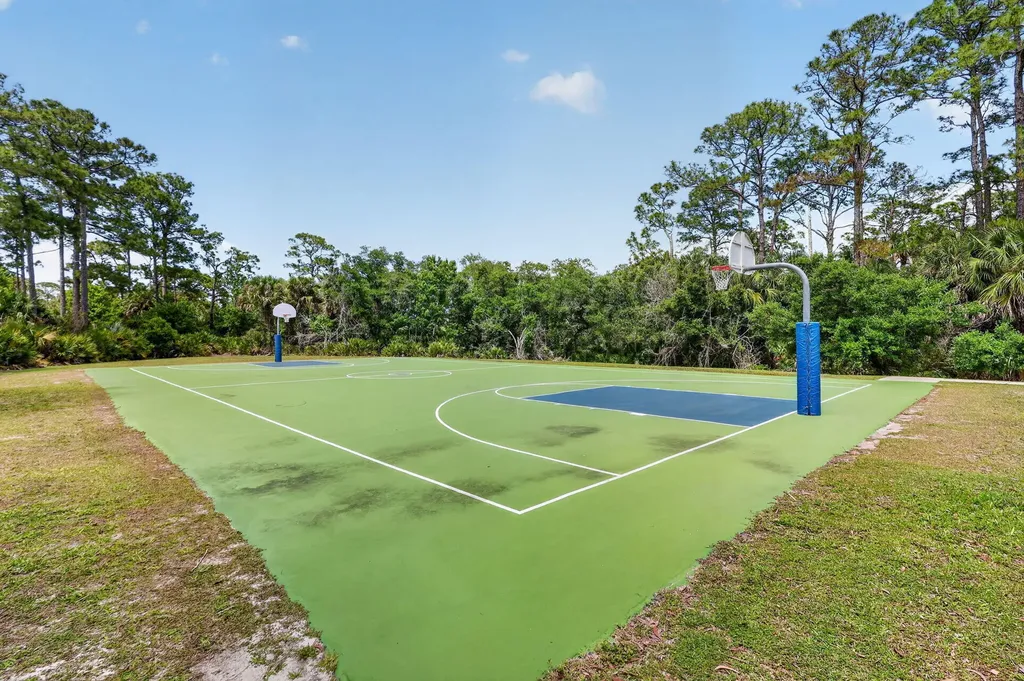 674 NE Turtleback Trail Port St Lucie FL 34983