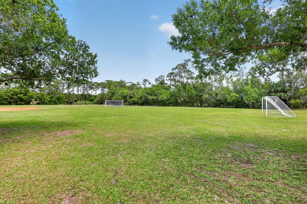 674 NE Turtleback Trail Port St Lucie FL 34983