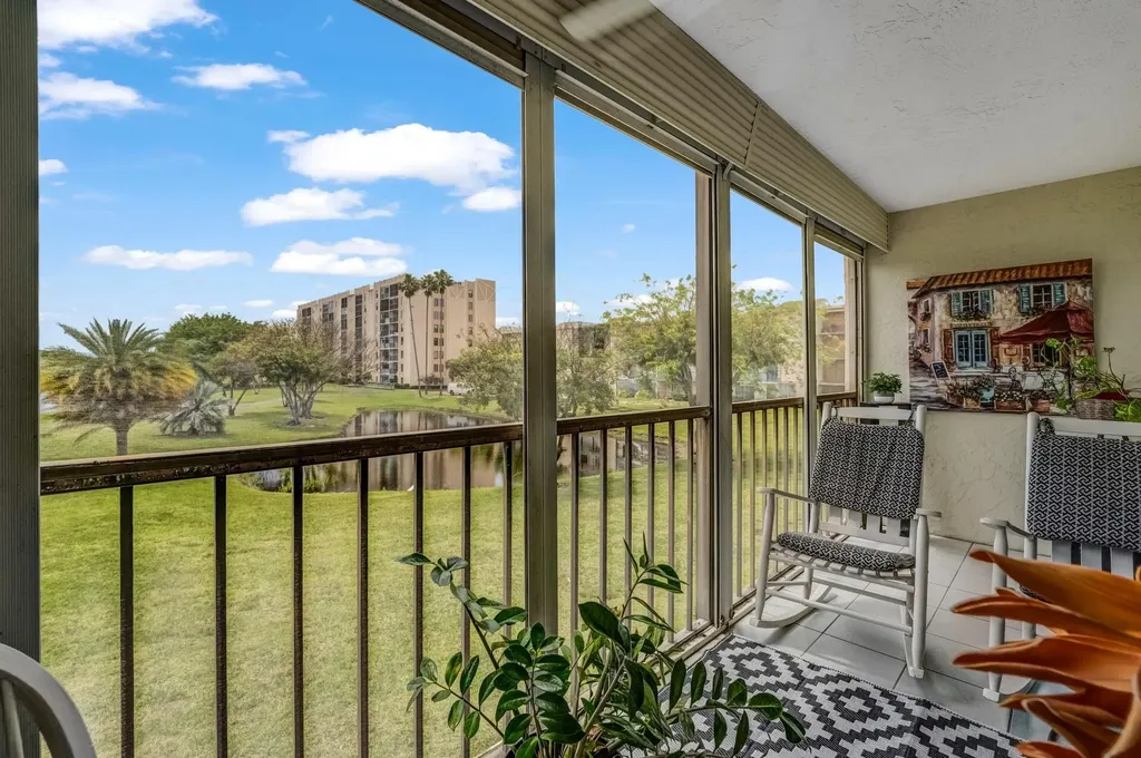 6936 Huntington Lane Delray Beach FL 33446