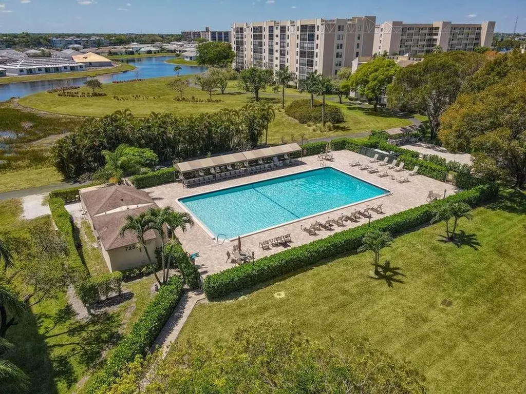 6936 Huntington Lane Delray Beach FL 33446