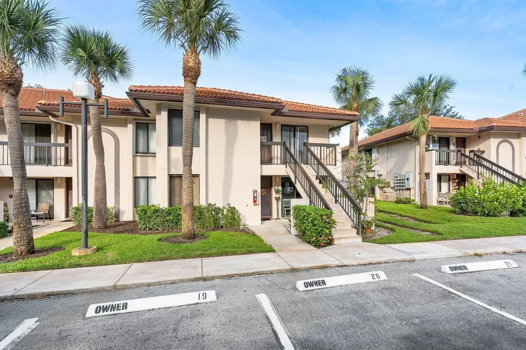 5200 E Club Circle Boca Raton FL 33487