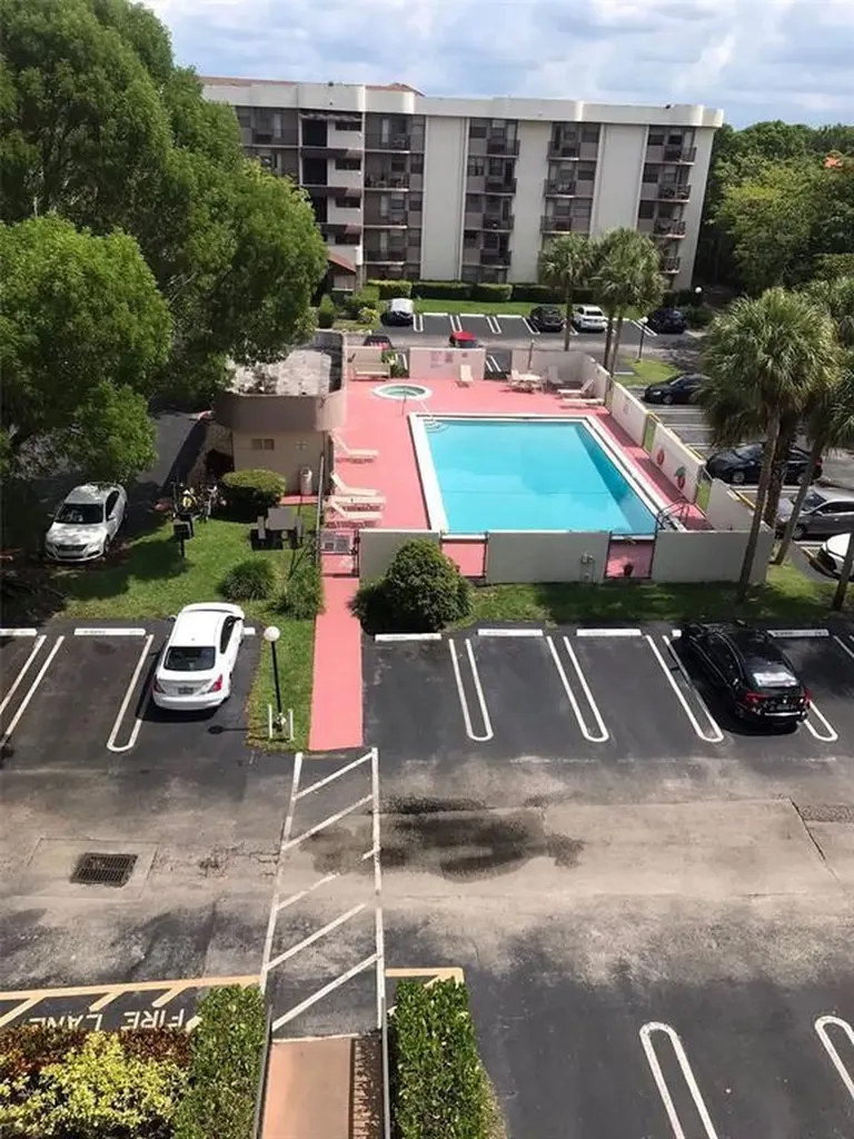 2501 Riverside Drive Coral Springs FL 33065