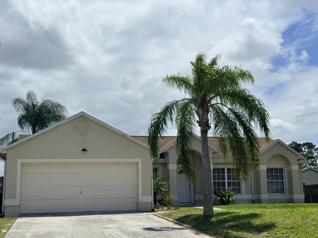 1044 SW Payne Avenue Port St Lucie FL 34953