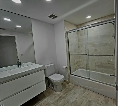 17301 Biscayne Boulevard North Miami Beach FL 33160