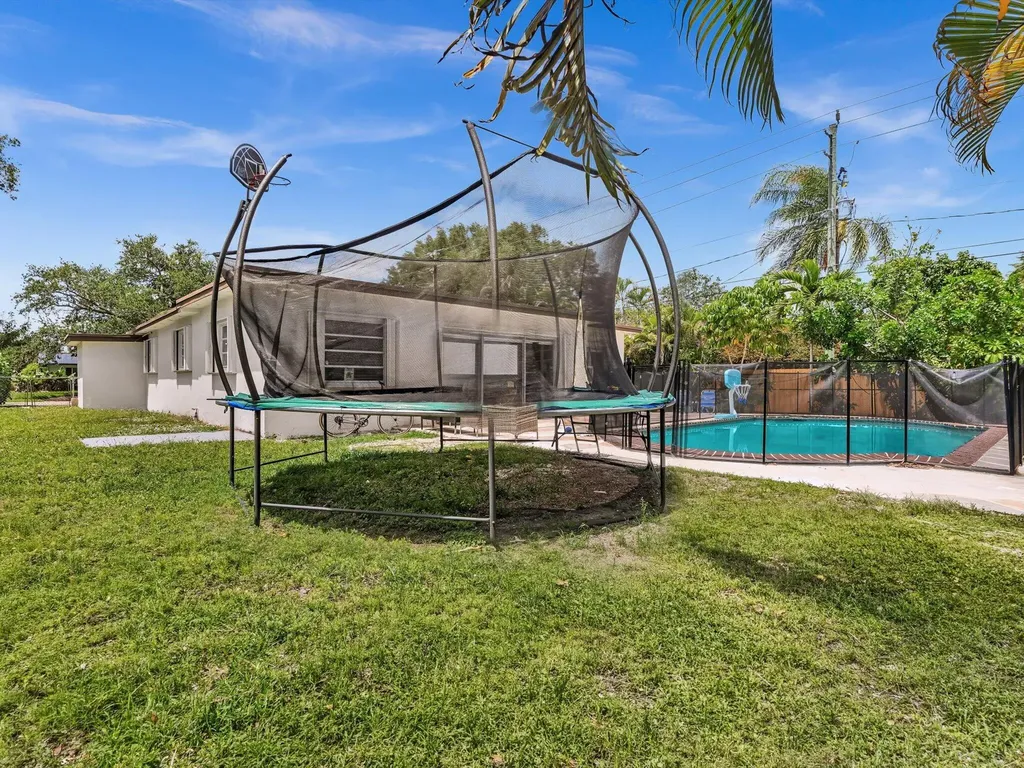 2003 N 42nd Avenue Hollywood FL 33021