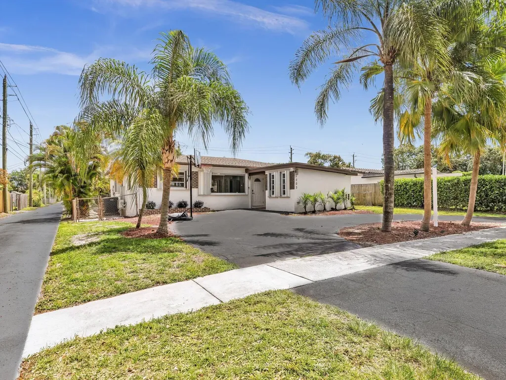 2003 N 42nd Avenue Hollywood FL 33021