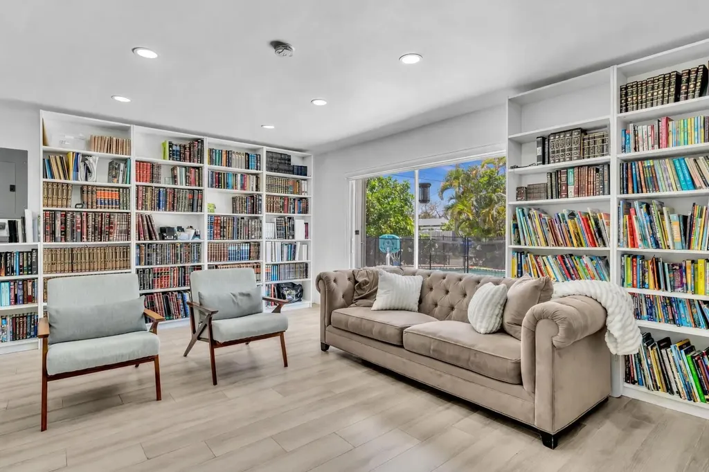 2003 N 42nd Avenue Hollywood FL 33021
