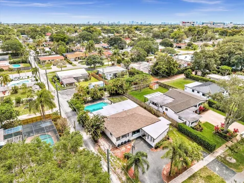 2003 N 42nd Avenue Hollywood FL 33021